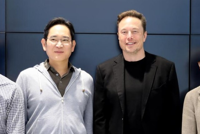Samsung Electronics Executive Chairman Lee Jae-yong, left, and Tesla CEO Elon Musk meet at Samsung Electronics' semiconductor research center in Silicon Valley, California, on May 10, 2023. This photo was provided by Samsung on May 14, 2023. [SAMSUNG ELECTRONICS]