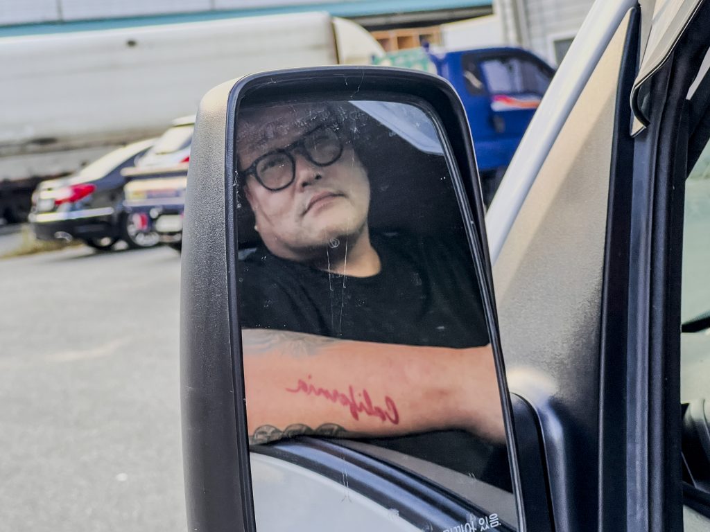 Park Jin-woo shows California tattoo after deportation