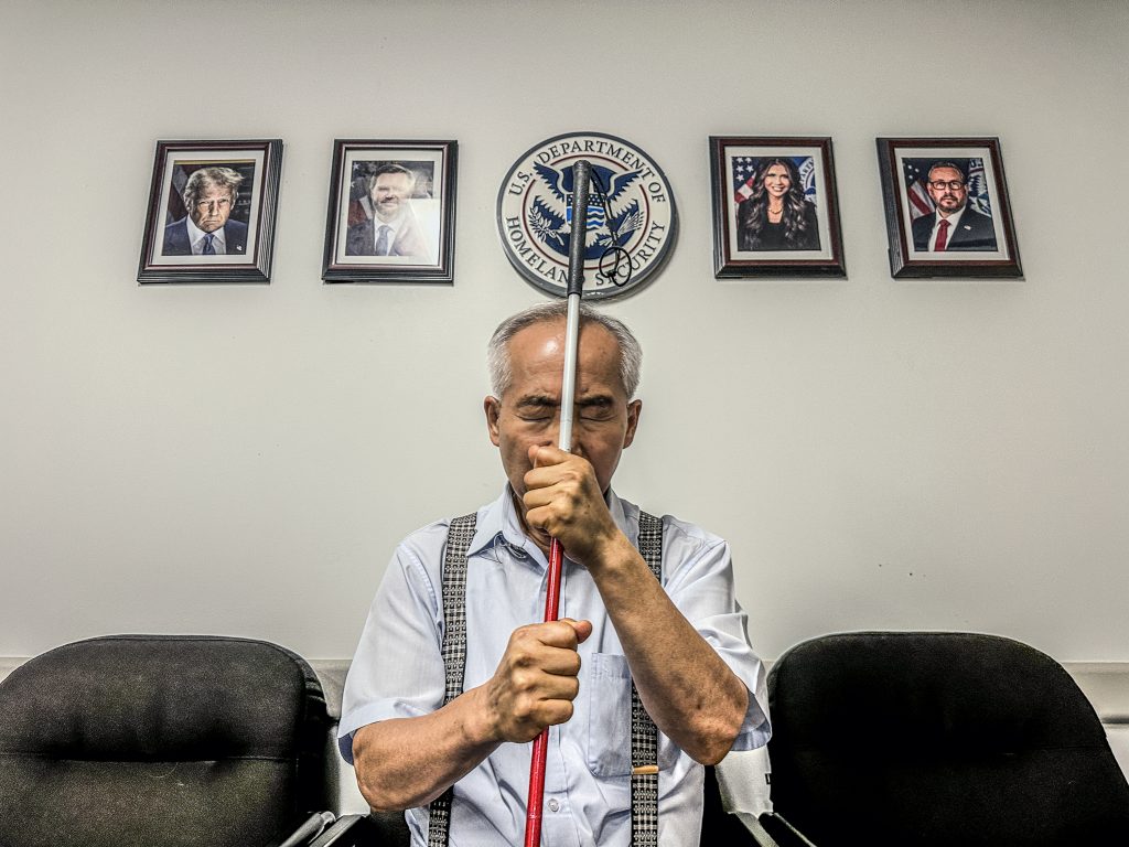 Pastor Yang Jun-man prays outside a federal immigration office in Los Angeles