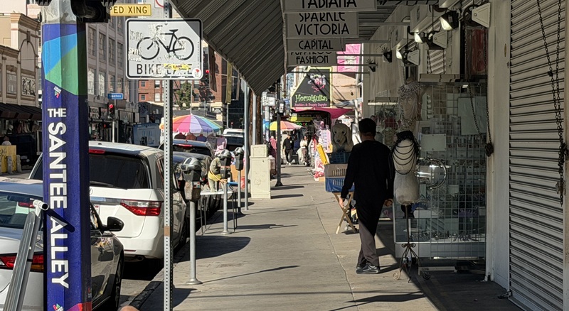 As federal enforcement and arrests intensified, the garment district was hit hard, with many businesses shuttered and streets left largely deserted. [Sangjin Kim, The Korea Daily]