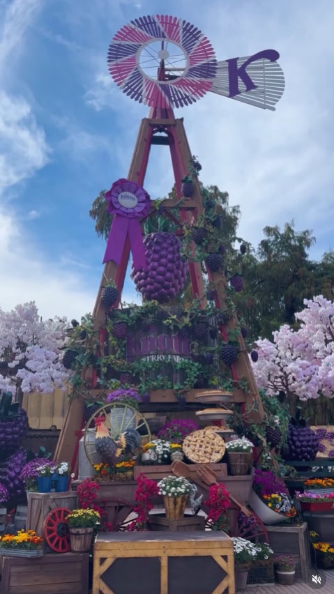A purple-themed display celebrating the Boysenberry Festival decorates Knott’s Berry Farm. [Knott’s Berry Farm Instagram] 