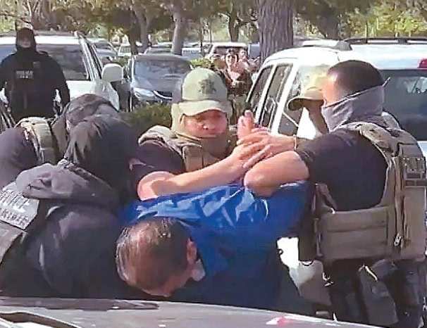 ICE Street Arrests AI Technology