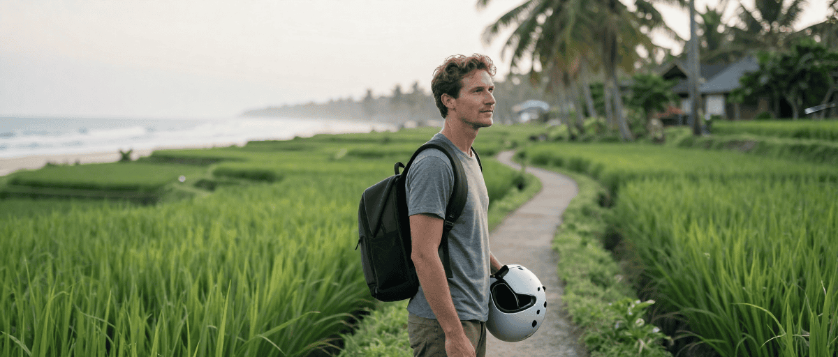 Nomade digital contemplant les rizières