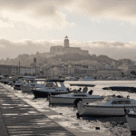 Vieux-Port de Marseille au matin brumeux