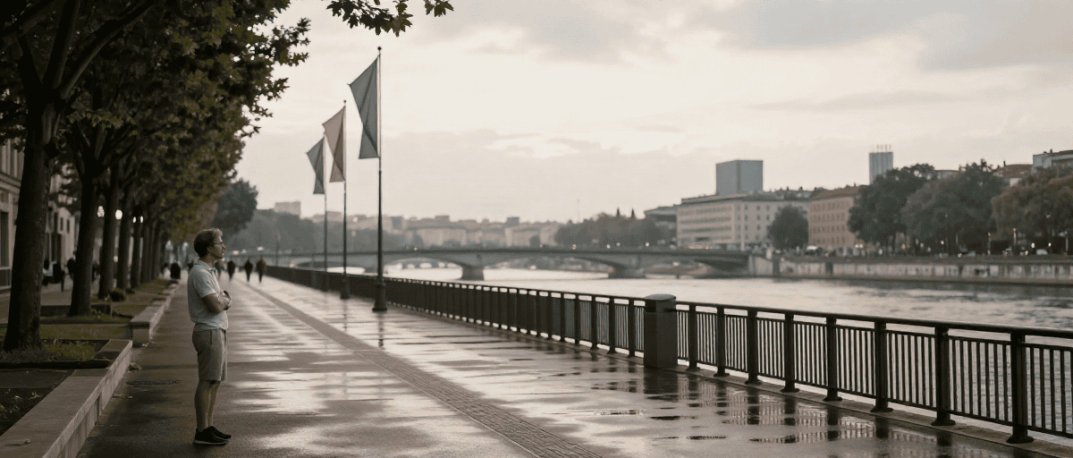Quai lyonnais matin brumeux