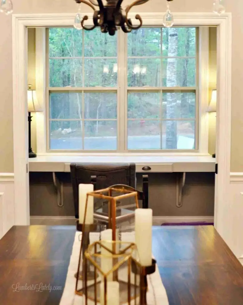 large window without blinds.