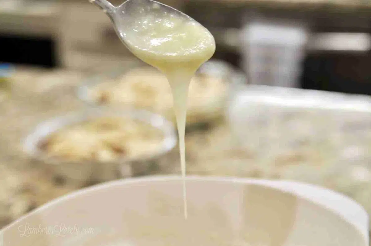 cream cheese cinnamon roll icing.