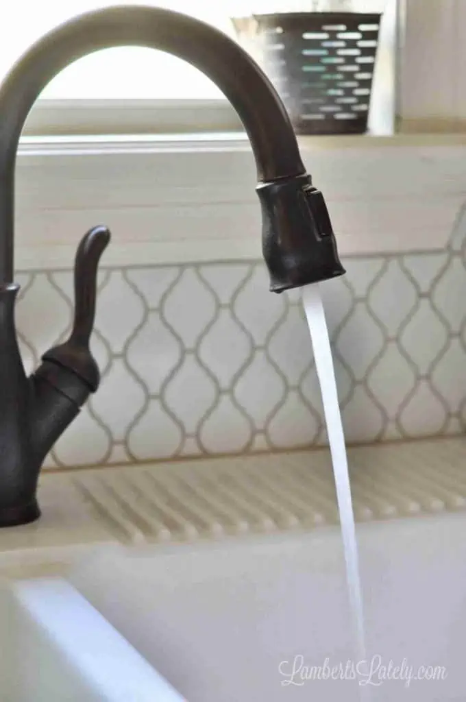 water faucet running.