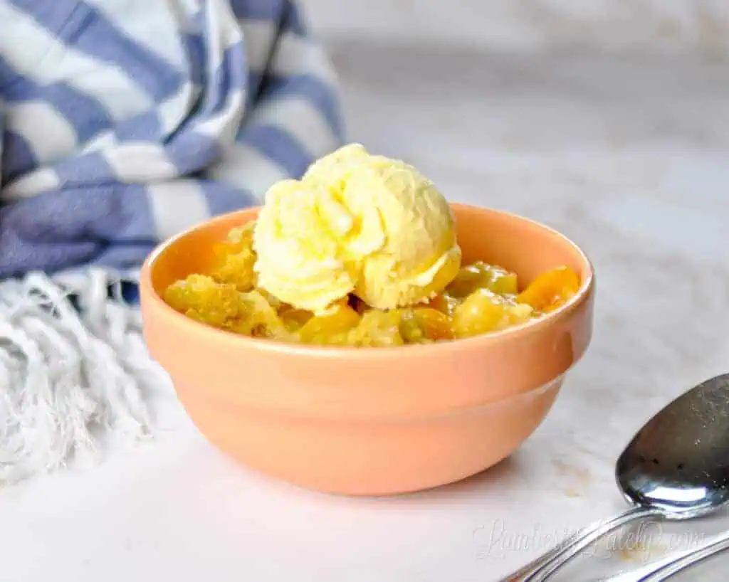 crock pot peach cobbler in a bowl.