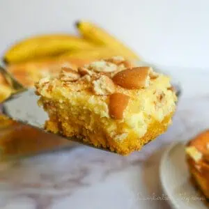 banana pudding brownie on a serving utensil.