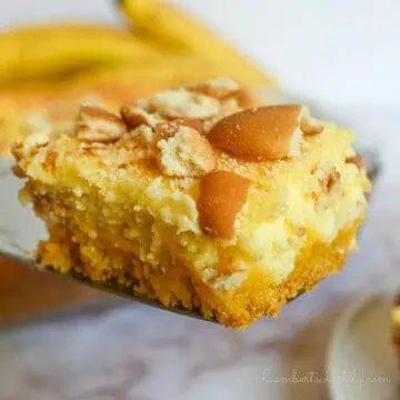 banana pudding brownie on a serving utensil.