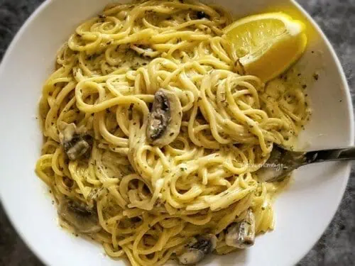 garlic parmesan spaghetti on a plate.