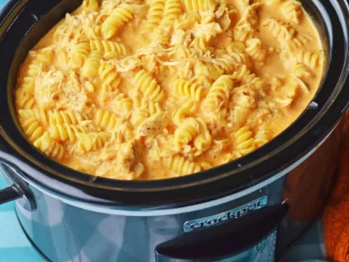 buffalo mac and cheese in a crock pot.