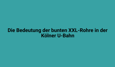 Bunte XXL-Rohre in der Kölner U-Bahn, farbenfrohes Design, moderne U-Bahnen, geometrische Formen, öffentlicher Nahverkehr, urbane Mobilität, Köln, U-Bahn Infrastruktur, kreative Gestaltung, Linienführung.
