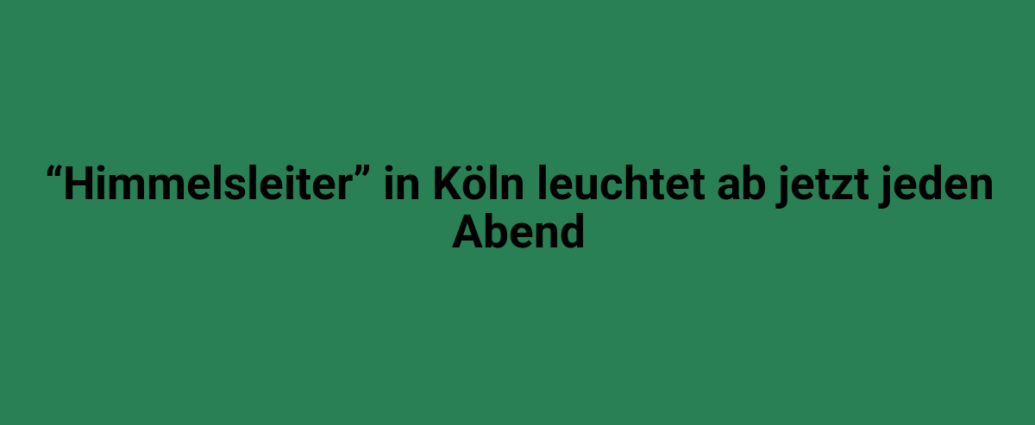 Himmelsleiter in Köln leuchtet abends, beleuchteter Himmel, nächtliche Stadtansicht mit bunten Lichtern, urbane Beleuchtung, Panoramaaufnahme, stimmungsvoller Abend.