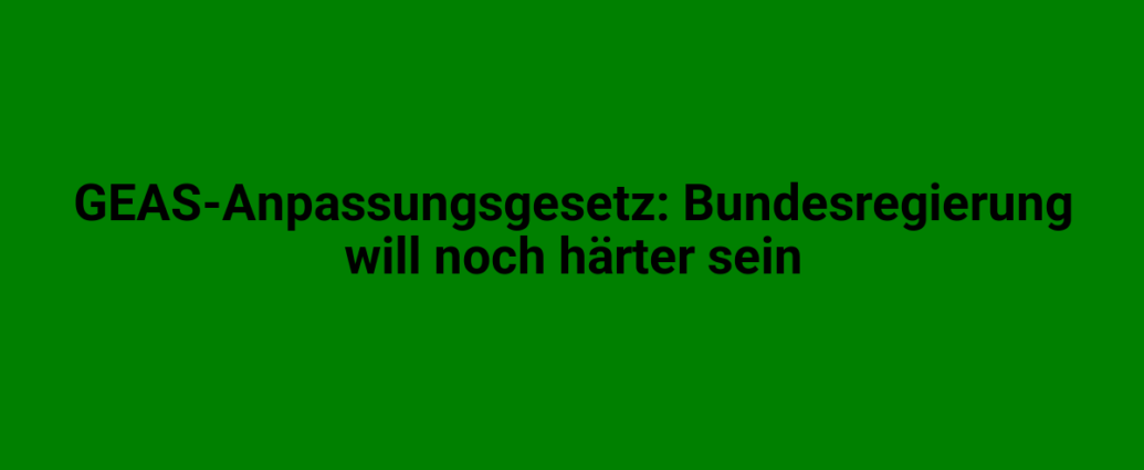 Grünes Hintergrundbild mit schwarzem Text über die Verschärfung des GEAS-Anpassungsgesetzes durch die Bundesregierung.