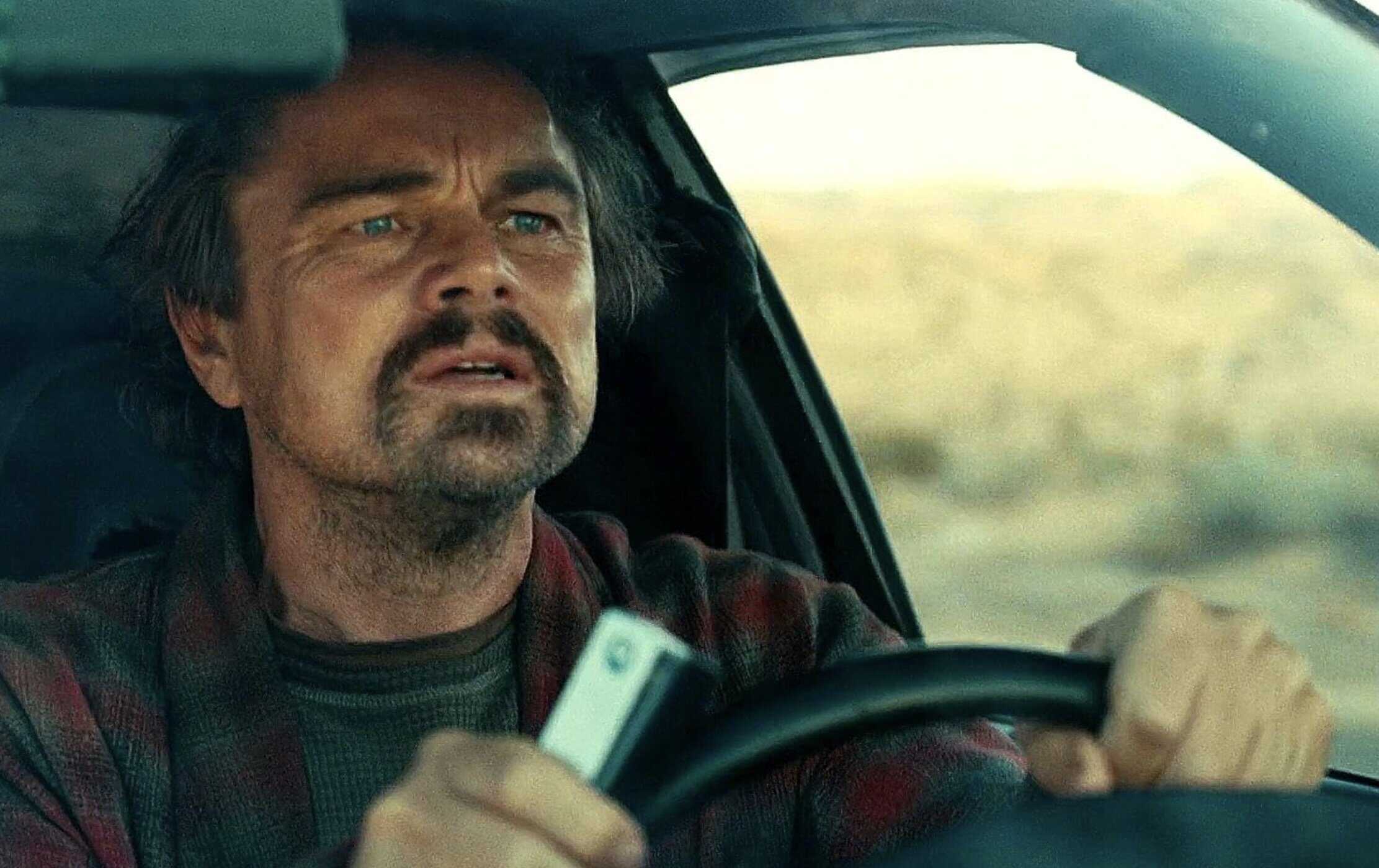 Detaljerad bild av ett magasin med Macken-logotypen.