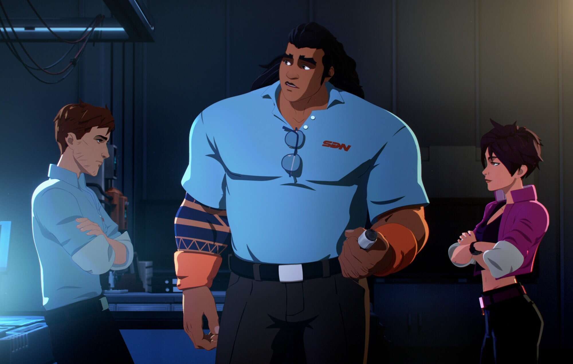 Kvinnor och män i diskussion i ett tekniskt laboratorium, seriöst samtal, futuristisk miljö, fokus på samarbete, högteknologisk setting, professionell atmosfär, vetenskap och teknik, moderna arbetsplatser, teamarbete, innovation.