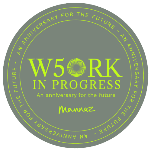 En møntformet Mannaz logo der viser Mannaz 50 års jubilæum. 