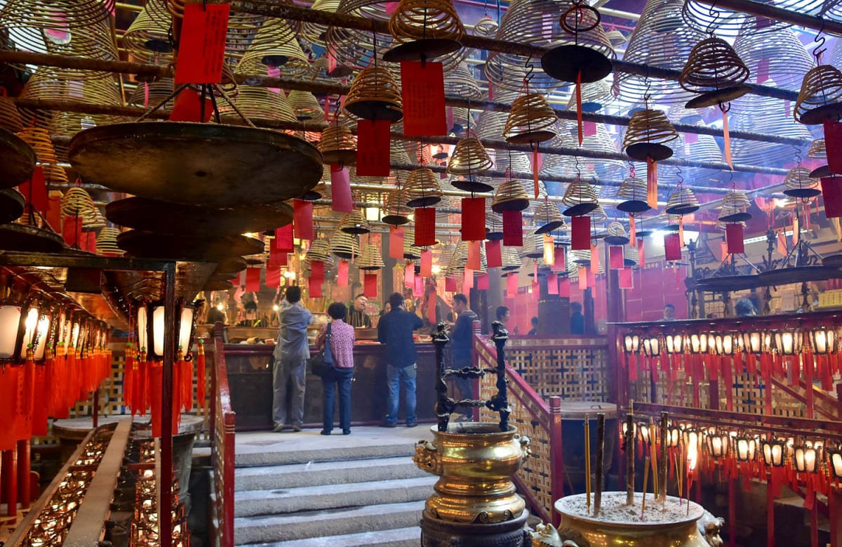 Visitare Hong Kong dopo aver ottenuto il visto per Hong Kong - il tempio Man Mo - interno