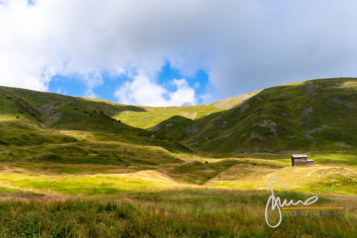 Vallata con baita solitaria