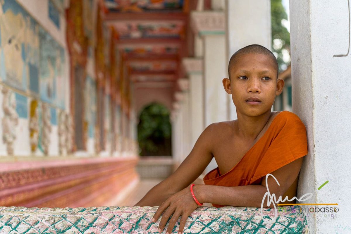 Visitare un tempio buddista o una pagoda nel sud-est asiatico - Monaco buddista in Cambogia