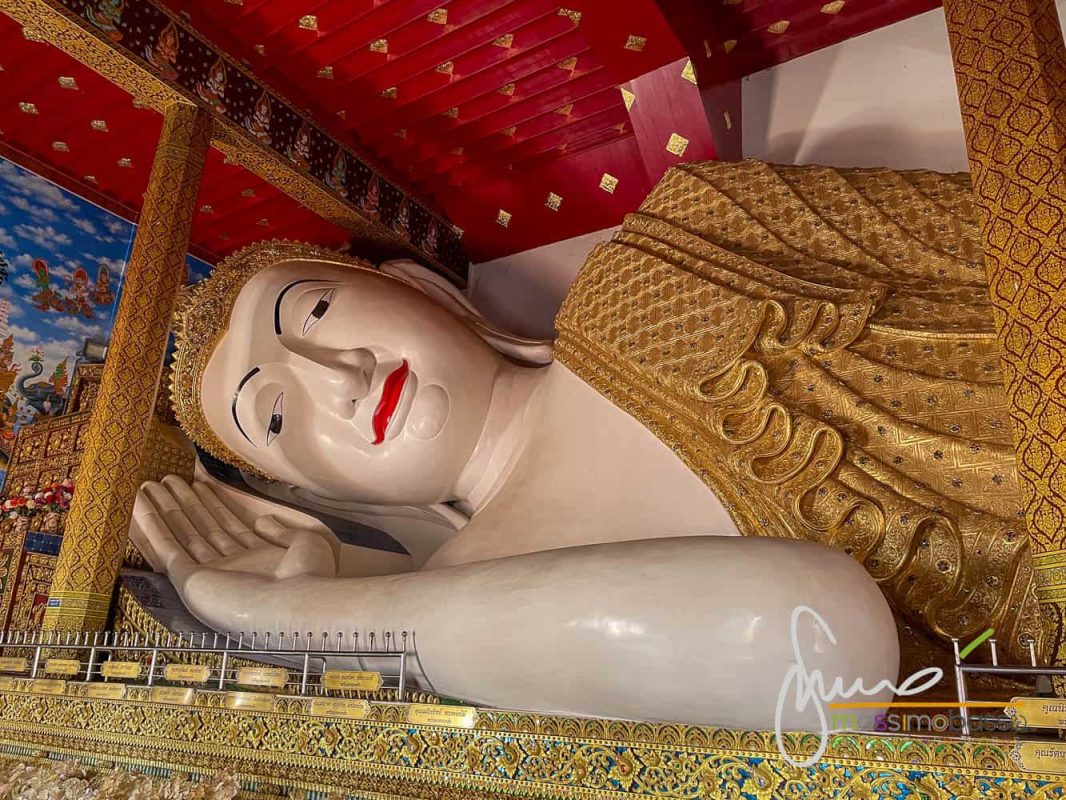 Wat Ban Den - Wat Bandensali Si Mueang Kaen - il Buddha sdraiato in stile birmano
