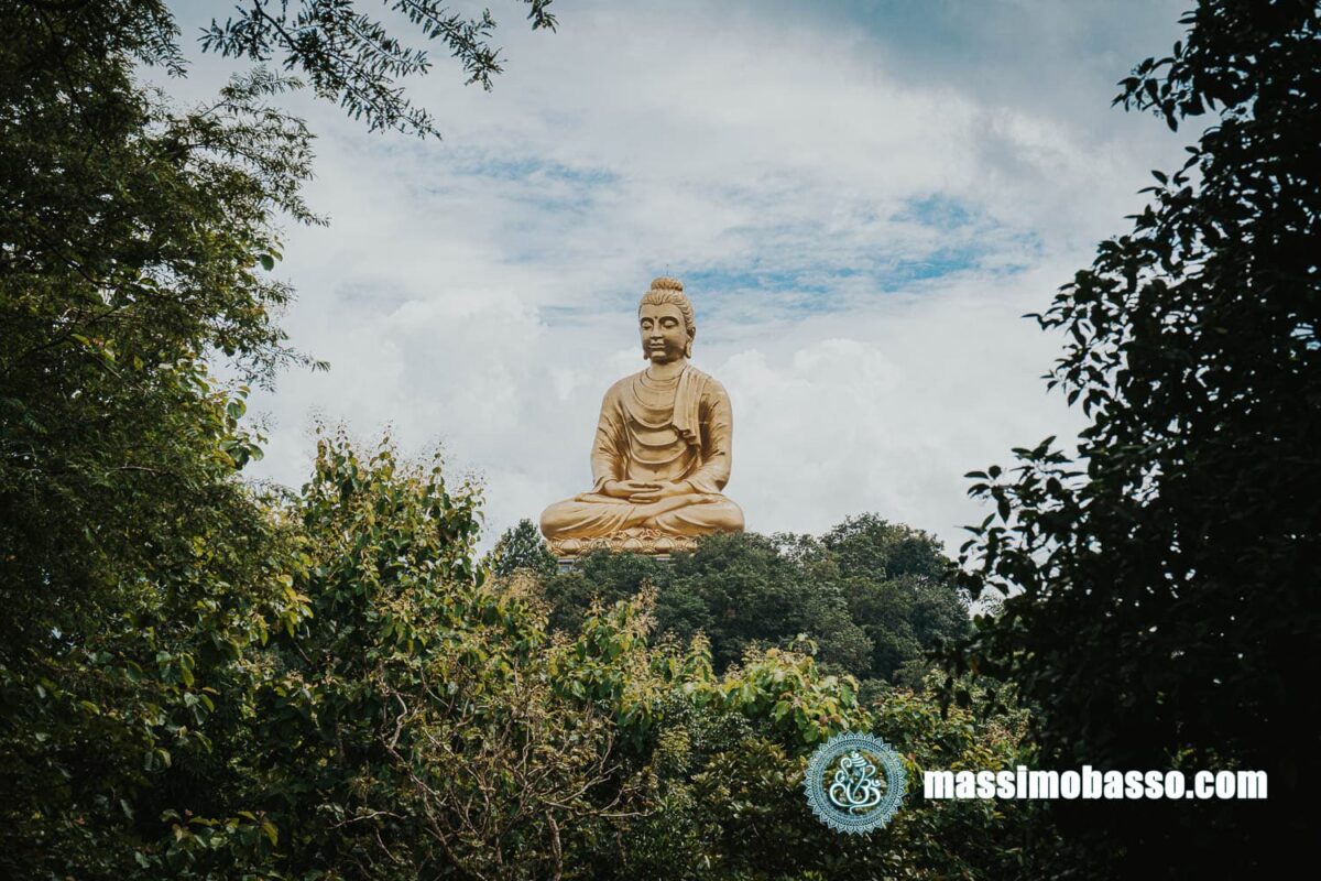 Phra Puttha Rup Ong Yai - Statua del Grande Buddha Sangkhlaburi Thailandia
