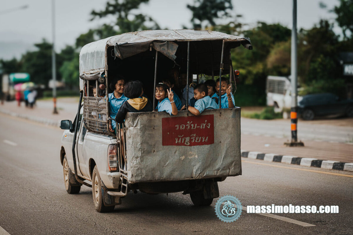 Sangkhlaburi - Incontri sulle strade