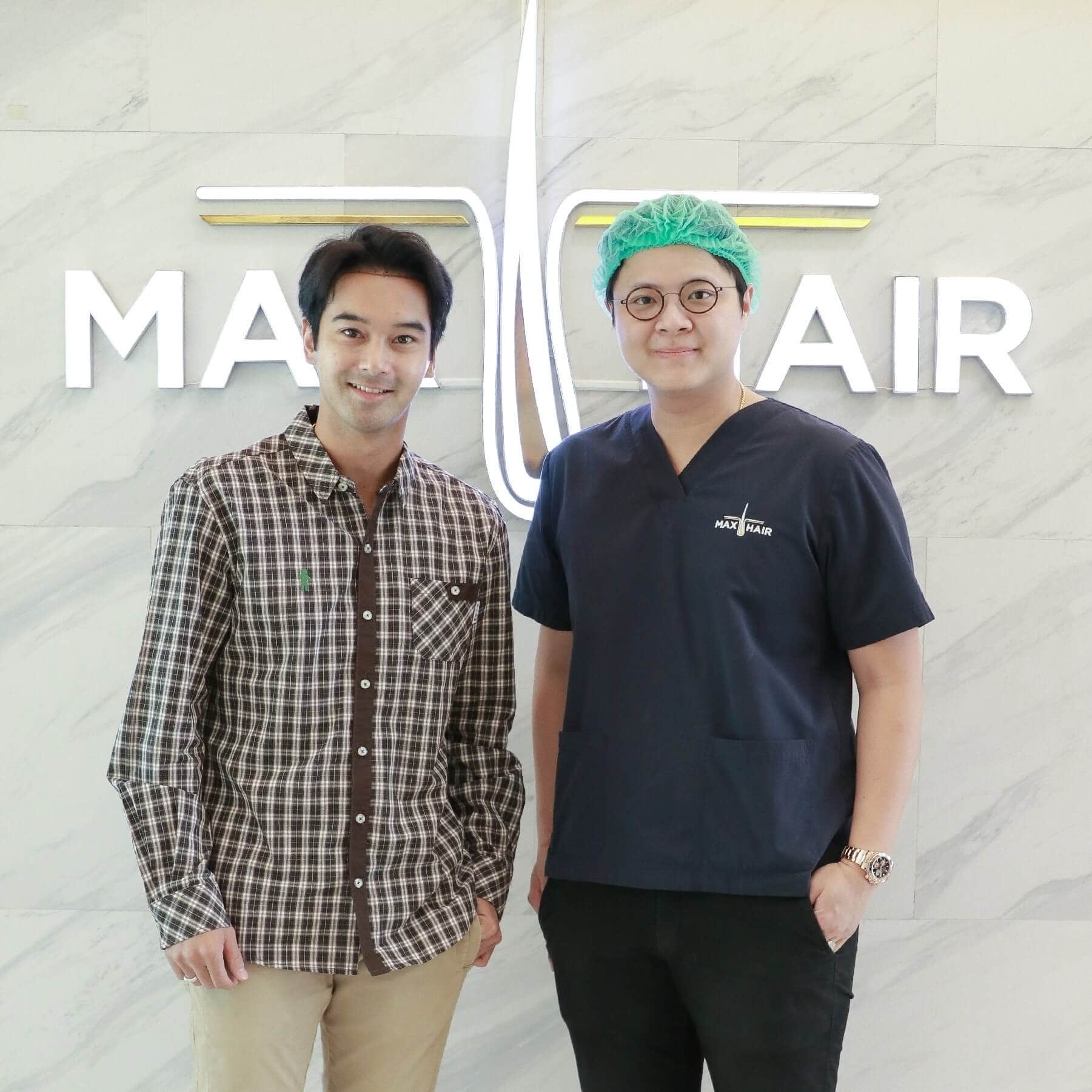 ออฟ-ชนะพล ดาราชาย ถ่ายภาพคู่กับแพทย์ที่ปลูกผมถาวร
