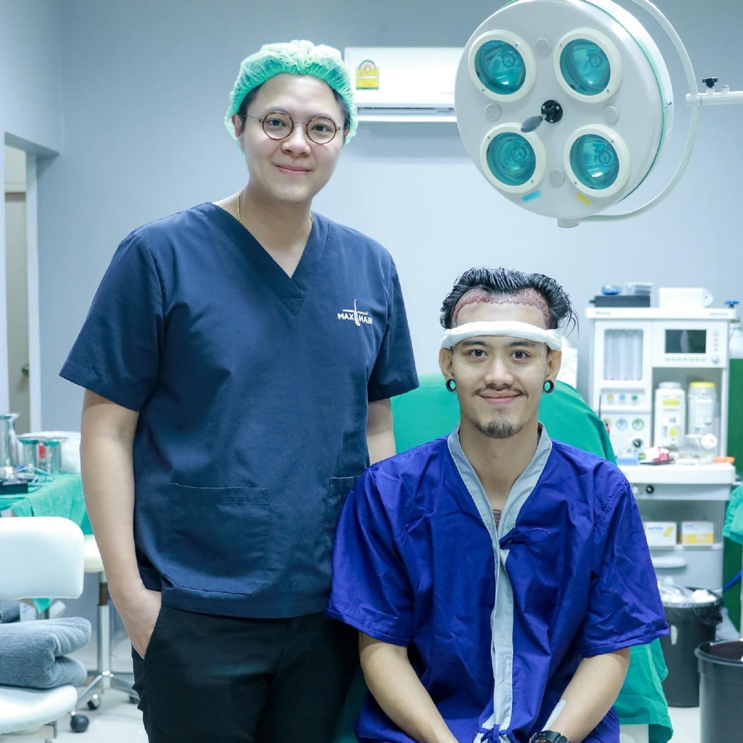 คุณอาร์ท อรรถพล (นักร้องนำ วง ทีที) ปลูกผมกับแพทย์ที่ Max Hair Clinic