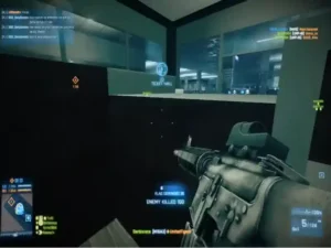 Jugadores en modo multijugador de Battlefield 3 PS3 participando en una intensa batalla online con vehículos y explosiones