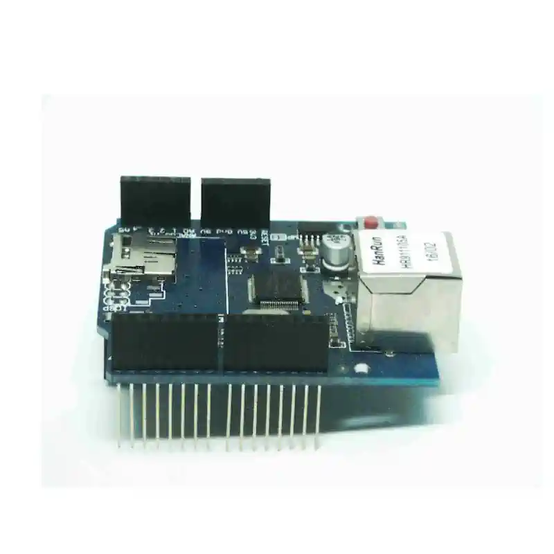 Vista frontal del Arduino Ethernet Shield W5100, módulo de red para conectar proyectos Arduino a Internet mediante cable LAN