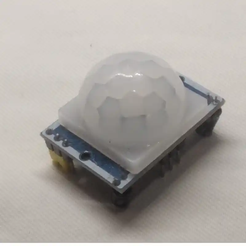 sensor-movimiento-pir-hc-sr501-frontal Sensor de movimiento PIR HC SR501 vista frontal para proyectos Arduino y electrónica
