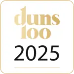לוגו של דנים 100 עם שנת 2025, על רקע לבן עם פרטים בצבע זהוב ושחור, מתאים לשירותי משפט וייעוץ.