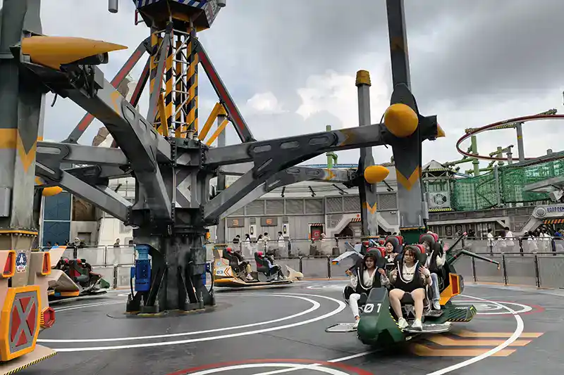 The Ultimate Guide To The 10 Best Day Trips from Kuala Lumpur (Local Expert Edition) 8 Visitors enjoying a ride at the outdoor theme park in Genting Highlands during a day trip.