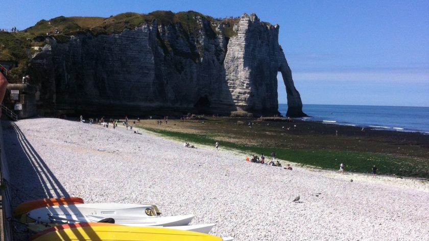 Idyllisch Étretat in Normandië, l'Aiguille, olifantenrots, Frankrijk