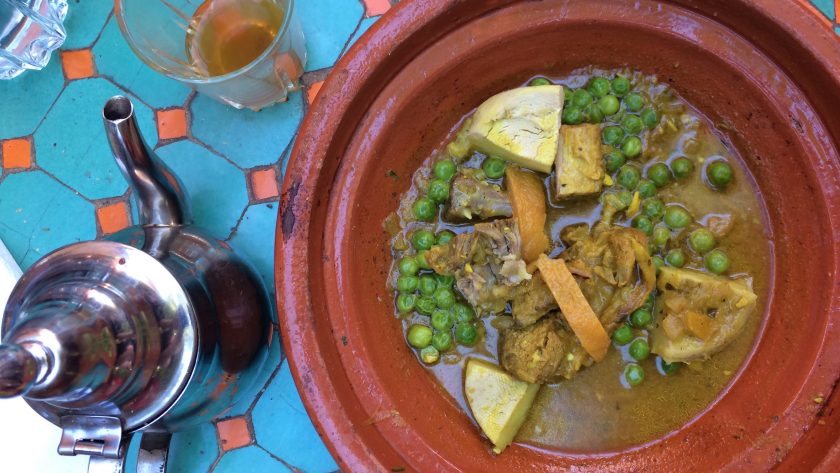 Typisch Marrokaanse gerechten - tajine lunch in Marrakech