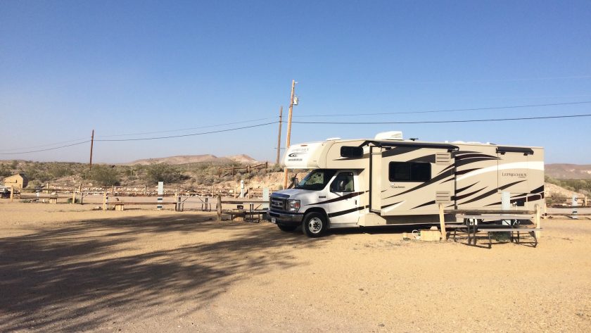 Death Valley, Beatty RV Park, onze camper geparkeerd