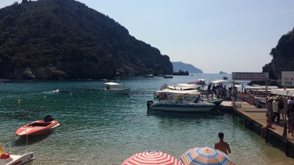 Wat te doen op Corfu - een van de mooiste bezienswaardigheden is Paleokastritsa