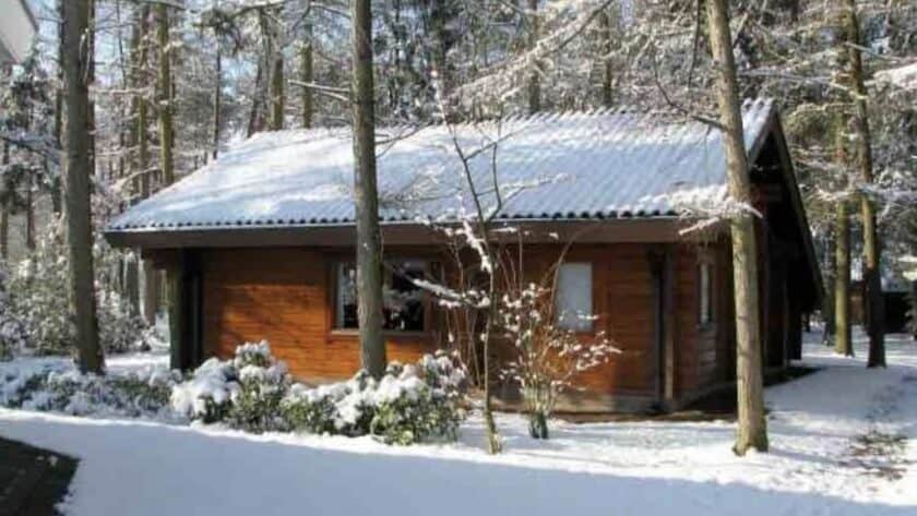 Finse Bungalow in Otterlo op de Veluwe in de winter