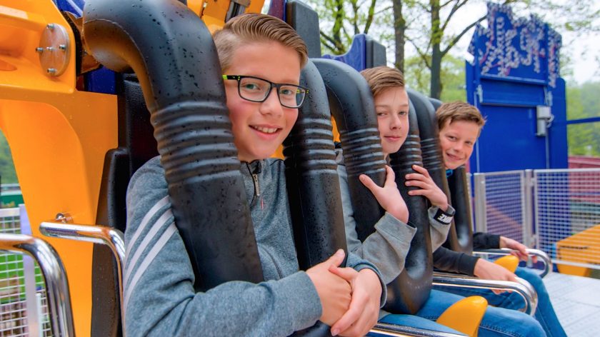 Tips low budget en gratis uitjes in Nederland, Drouwenerzand, kinderen in een achtbaan