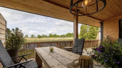 Huisje aan de vaart Matsloot bij Groningen