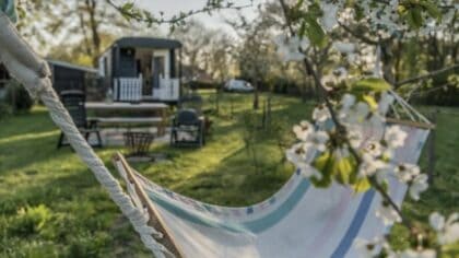 Tiny Houses Nederland pipowagen Onstwedde Groningen tuin hangmat