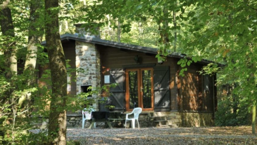 Eenvoudige blokhut Viroinval Belgische Ardennen 2