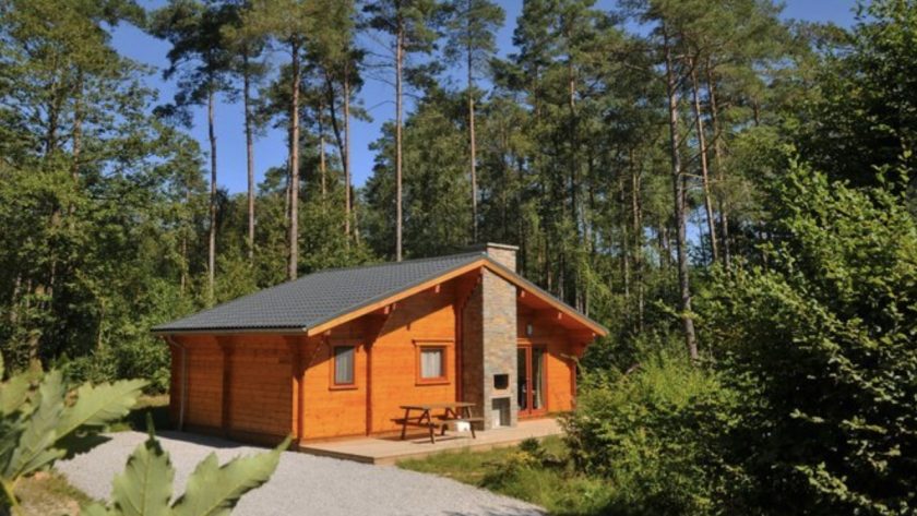 Houten chalet in Oignies, Ardennen, België