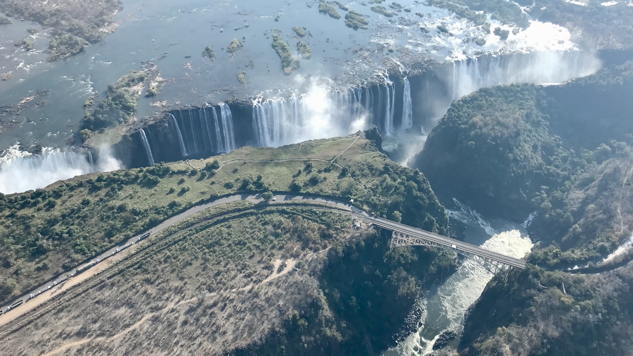 Helikoptervlucht boven de Victoria Falls in Zimbabwe helikopter