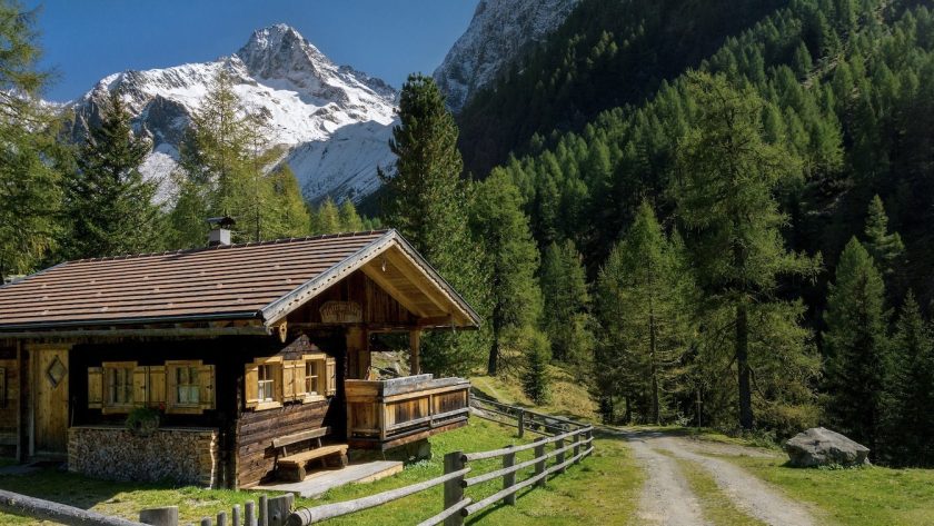 Oostenrijk, knusse blokhut in de Alpen