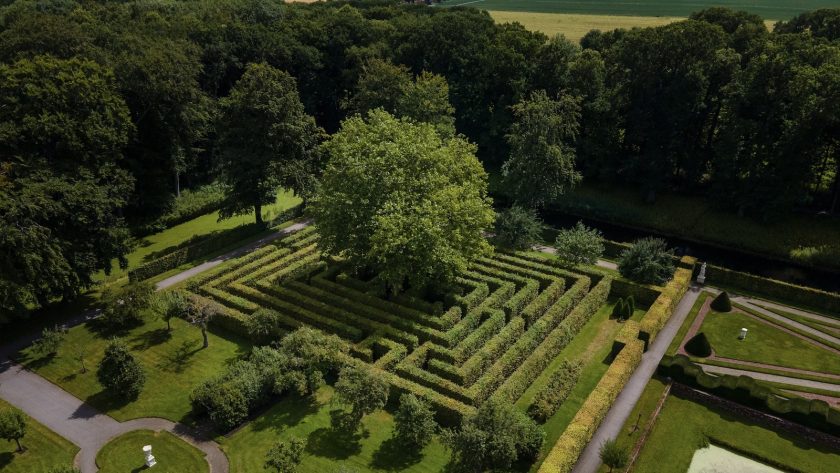 Menkemaborg Uithuizen doolhof vanuit de lucht