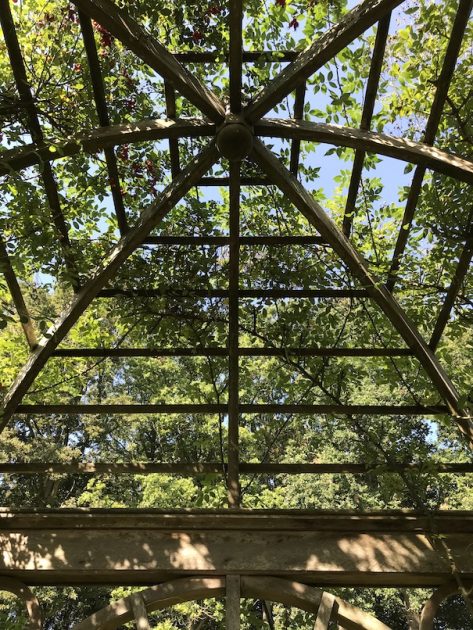 Menkemaborg Uithuizen tuinen boog